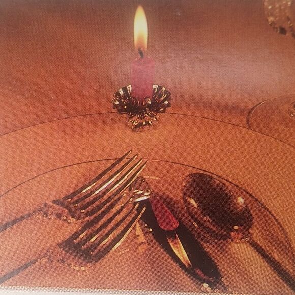 Vintage Set of 8 Plate Candle Holders 9 Red Candles Gold Metal Brass Cl… - Picture 1 of 13